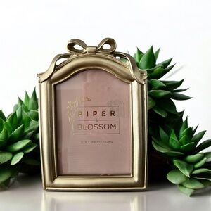 Gold Photo Frame with bow on top antique style for 5”x7” photo